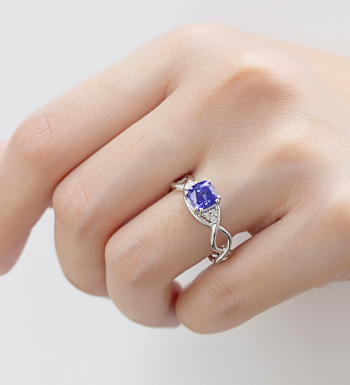 33-0065 - Infinity Engagement Ring in 18K White Gold, Decorated with Tanzanite and Diamonds
