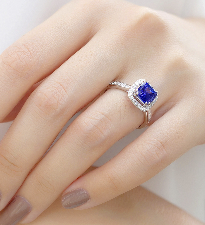33-0066 - Halo Engagement Ring in 18K White Gold, Decorated with Tanzanite and Diamonds.