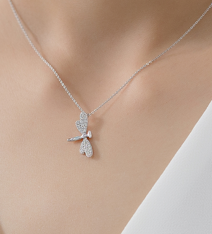 33-0036 - Dragonfly Necklace in 18K White Gold, Decorated with Diamonds.
