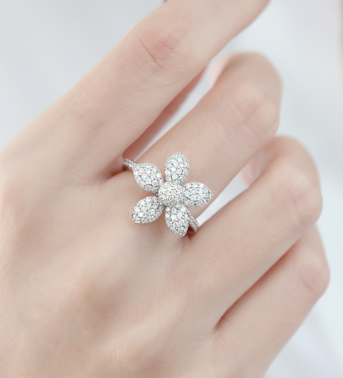 33-0116 - Five Petals Flower Ring in 18K White Gold, Decorated with Diamonds